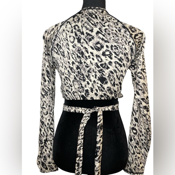 All In Motion Womens Leopard Print Long Sleeve Activewear Cropped Top Medium - Picture 2 of 7